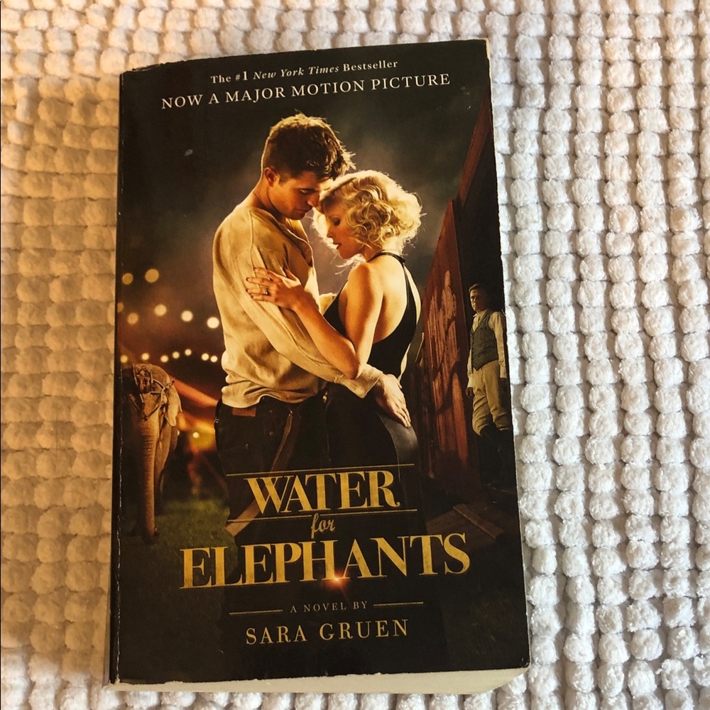 Water for Elephants by Sara Gruen - Black & Gold Paperback